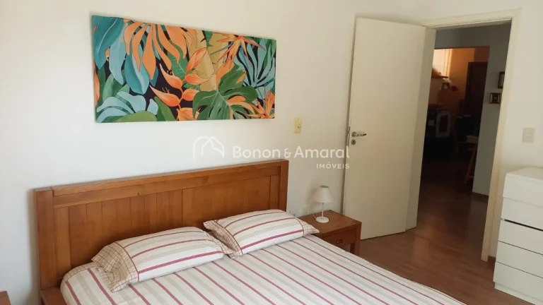 Imagem Esta casa em condomínio oferece uma área total de 480 metros quadrados, proporcionando um espaço ...