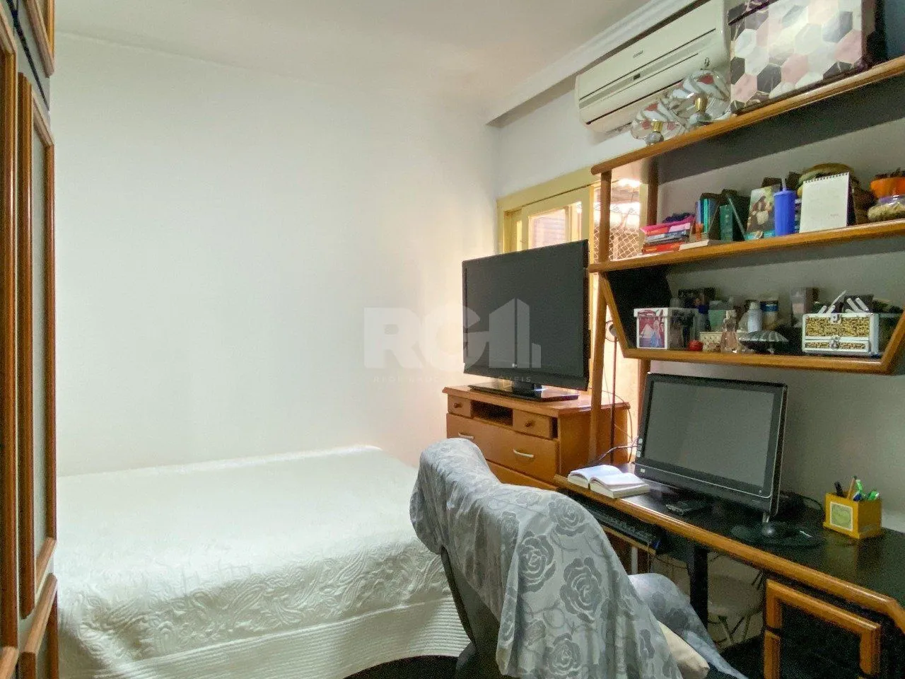 Imagem Apartamento 3 dormitórios, sendo 1 suíte, com 2 salas de estar, junto à Praça da Matriz