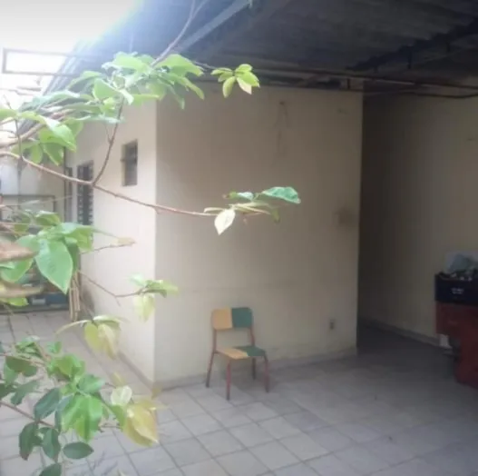 Imagem Essa casa é de 250 mts terreno ótima localização á venda