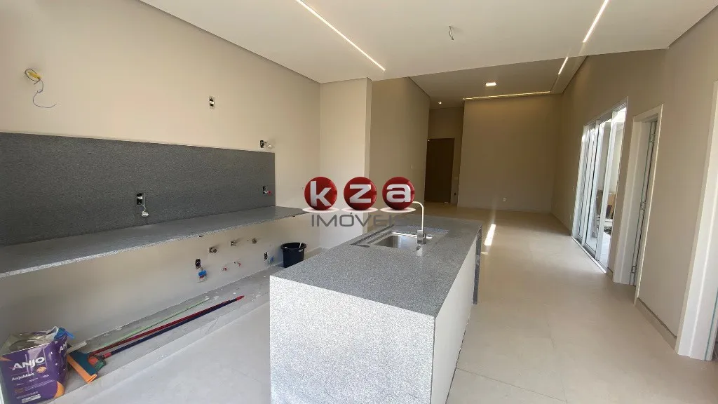 Imagem Casa de luxo em condomínio: 3 quartos, 3 suítes, 2 salas, 4 banheiros, 2 vagas, 157,49m² em Valinhos-SP.