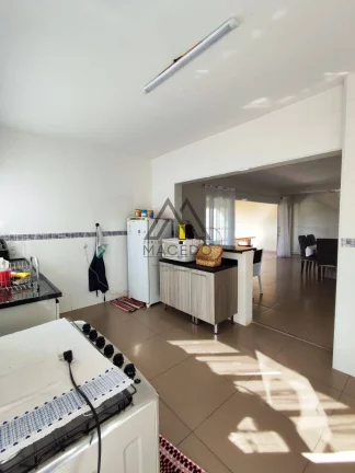 Imagem Casa Espaçosa com Piscina no Condomínio Jatobá – Cesário Lange/SP.
