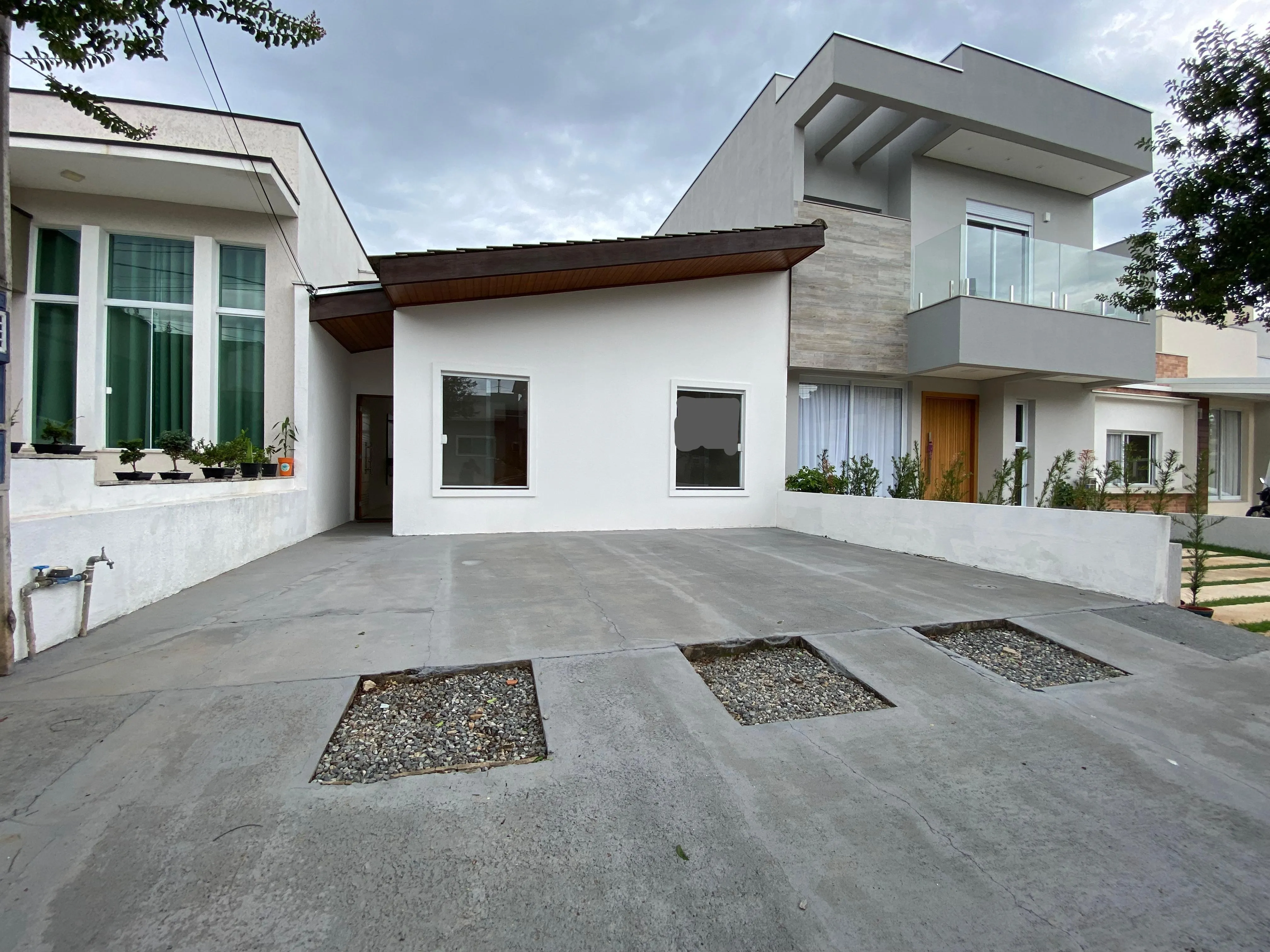 Imagem Excelente Casa de 100M² no Condomínio Horto Florestal I Para Venda e Locação