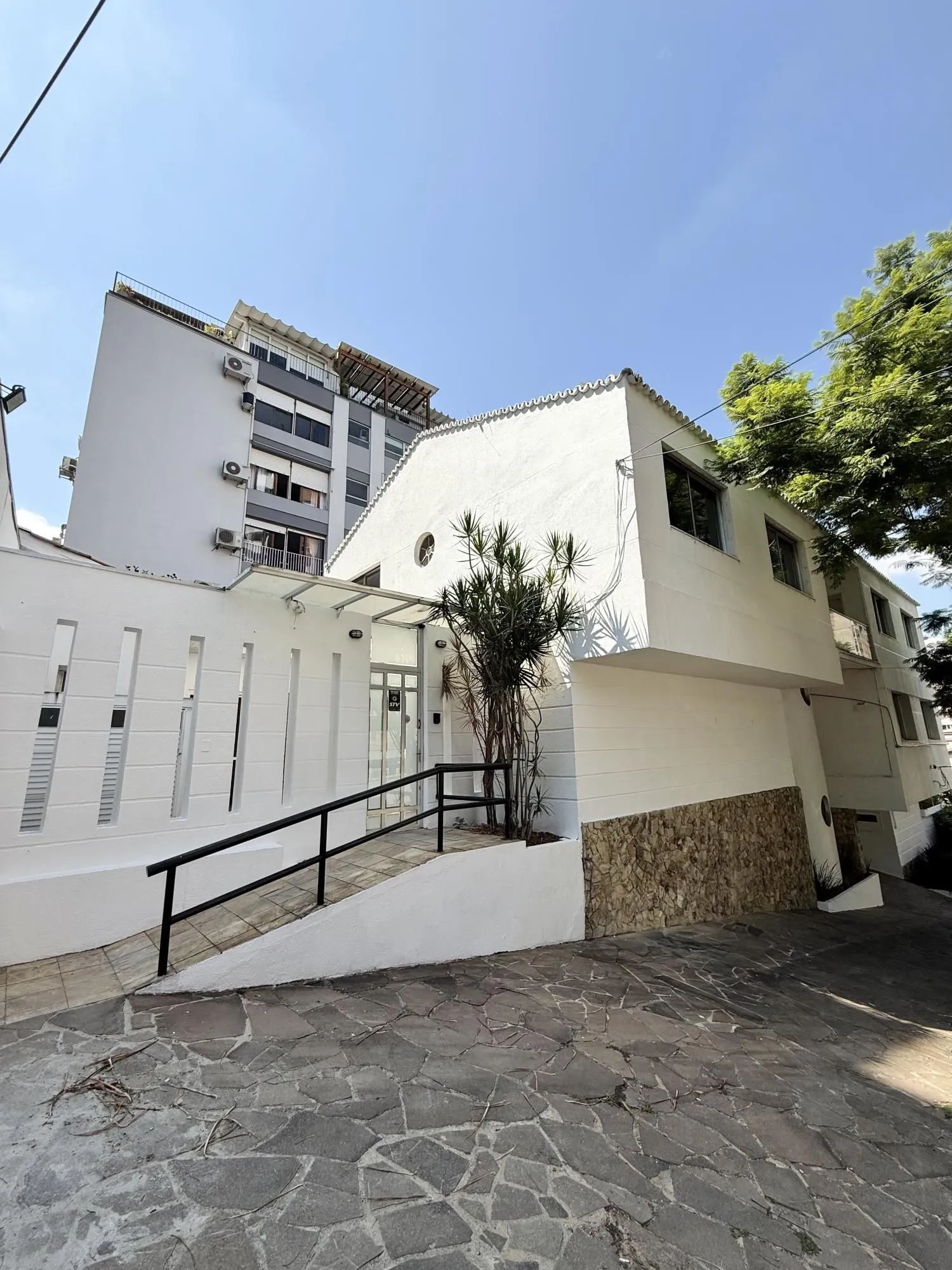 Imagem MÁFFER IMÓVEIS ALUGA - CASA COMERCIAL OU RESIDENCIAL NA AUXILIADORA Rua Marcelo Gama - Bairro Auxiliadora | Porto Alegre/RS