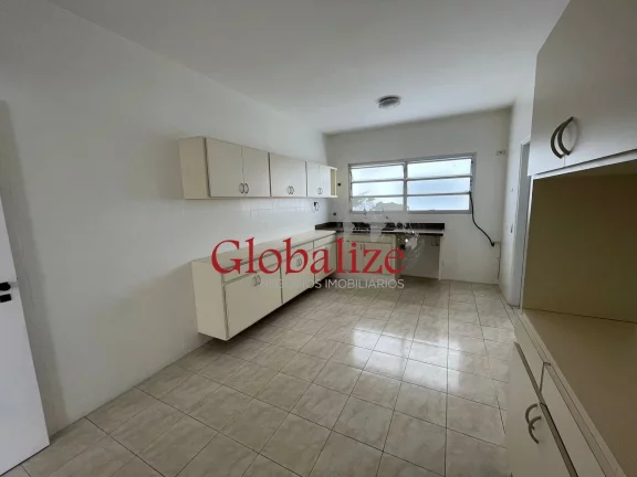 Imagem APARTAMENTO À VENDA CONDOMÍNIO FRENTE AO MAR NO GONZAGA COM 2 DORMITÓRIOS, SALA, WC, COZINHA, ÀREA DE SERVIÇO, D. EMPREGADA COMPLETA POR R$900.000,00