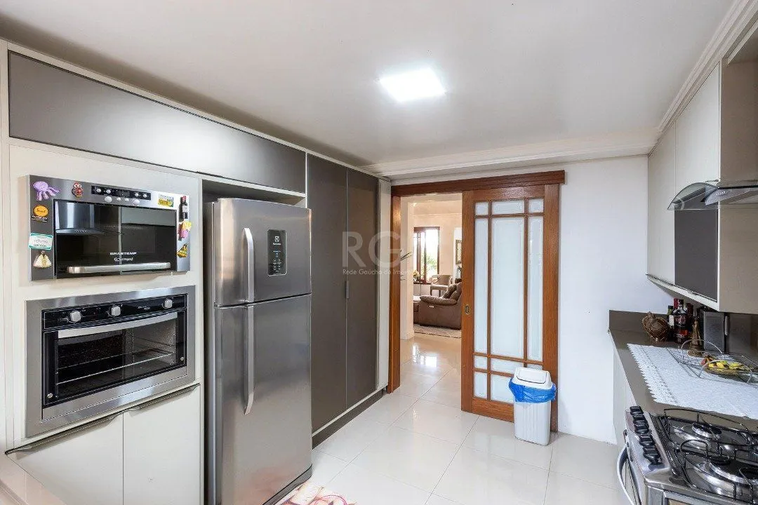 Imagem Casa para Venda - 293.76m², 3 dormitórios, sendo 1 suites, 6 vagas - Guarujá