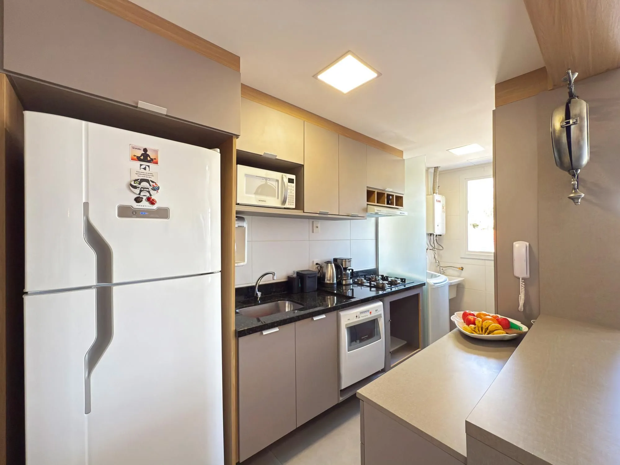 Imagem Apartamento 03 Suítes bairro Cristal, 88,97m² de área privativa, semimobiliada e 02 vagas de garagens cobertas.