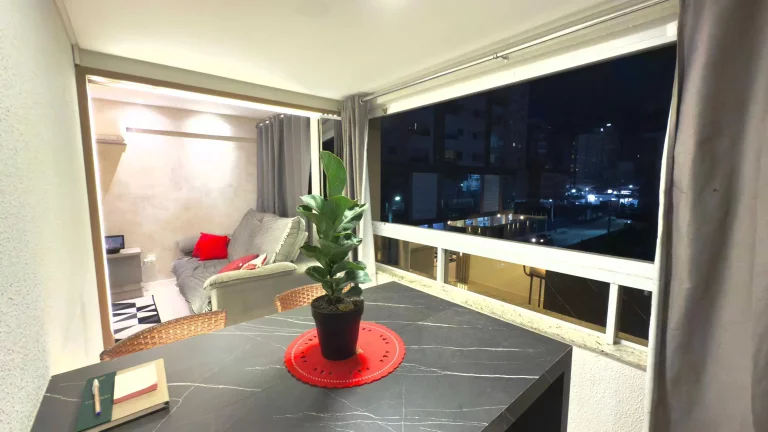 Imagem Apartamento mobiliado com 2 suítes e 1 vaga de garagem em Balneário Perequê