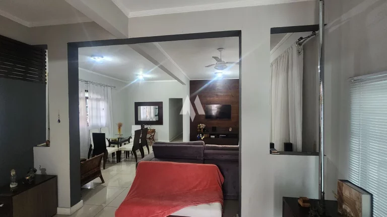 Imagem Casa Duplex na Vila São Jorge, São Vicente – Ampla, Confortável - 3 dormitórios, sendo uma suíte