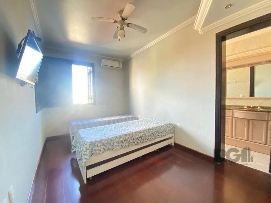 Imagem Excelente casa de 300m² com 4 dormitórios no bairro Sarandi.