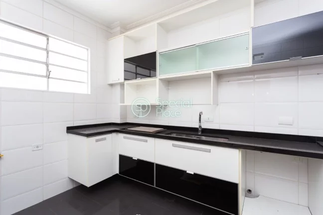 Imagem Apartamento de Três dormitórios, sendo três suítes, reformado, hall, lavabo, sala de estar e jan...