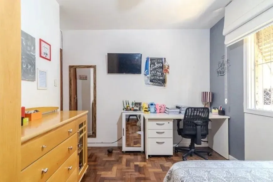 Imagem Apartamento de 3 Dormitórios com Garagem à Venda no Rio Branco, Próximo à Redenção