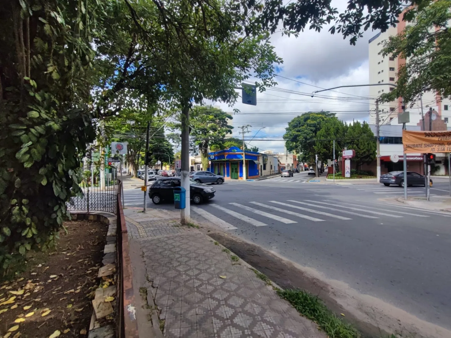 Imagem Comercial para Locação 3 Quartos, 1 Suite, 4 Vagas, 1200M², Centro, Taubaté - SP
