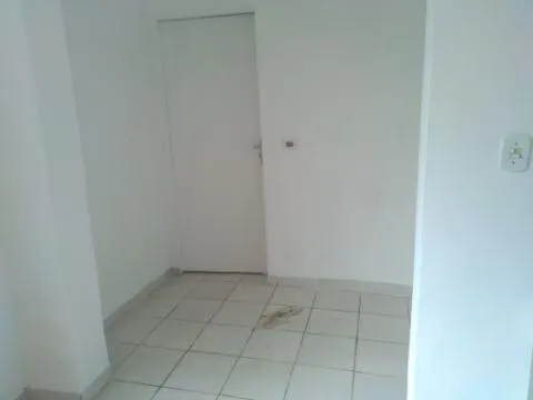 Imagem LOCAÇÃO DE CASA NO JARDIM PLANALTO, EM ARUJÁ/SP, 160m² com 03 dormitórios, suíte, sala, varanda, cozinha e garagem coberta para 01 auto. CONSULTE-NOS.