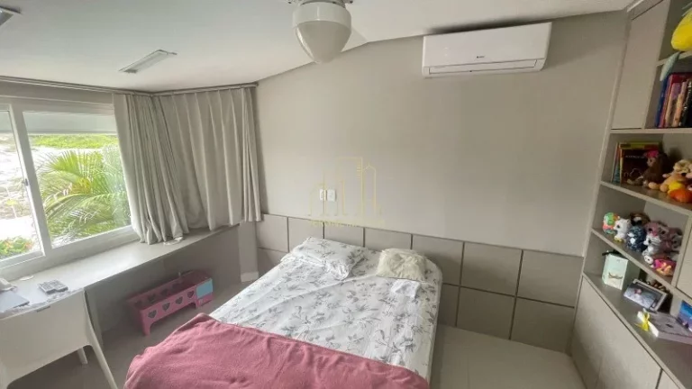 Imagem Excelente casa em condomínio fechado com três suítes e espaço gourmet a venda na Praia do Flamengo