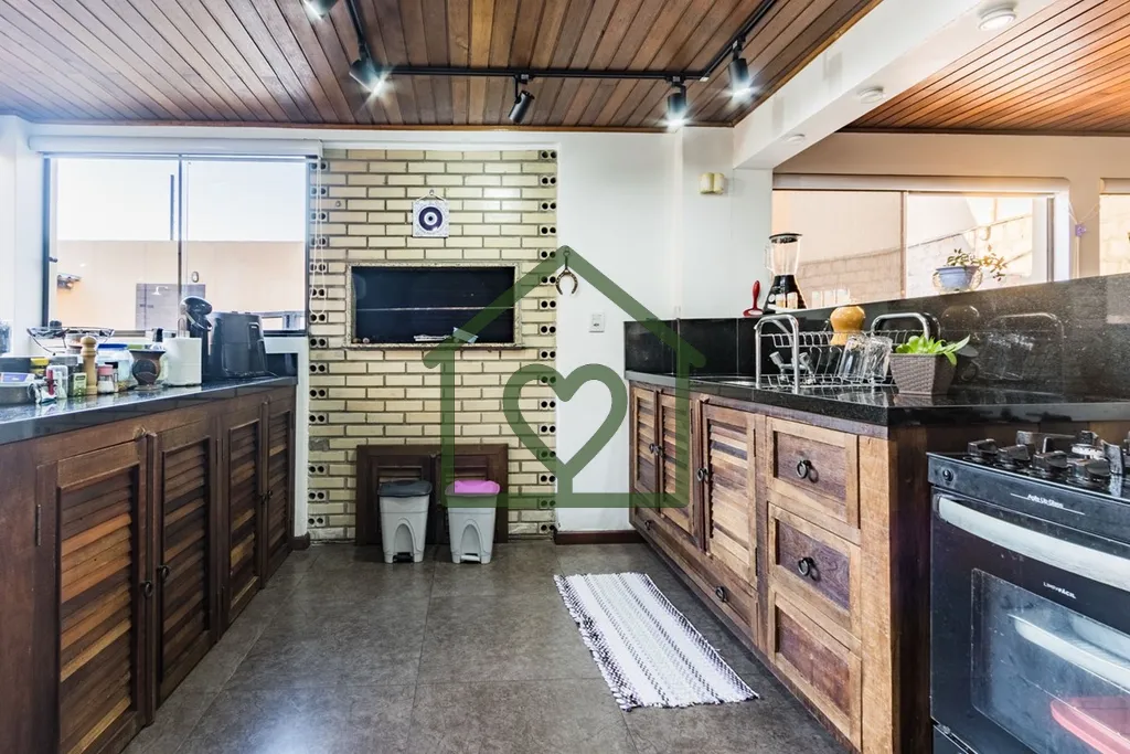 Imagem CASA EM CONDOMÍNIO ABERTO DE 271m² COM 3 DORMITÓRIOS (1 SUÍTE MASTER), 3 BANHEIROS, 2 SALAS DE E...