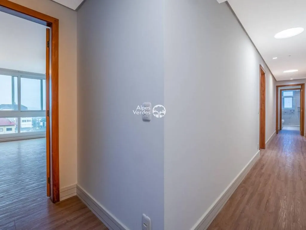 Imagem VENDE-SE APARTAMENTO COM 4 SUITES PROXIMO A RUA COBERTA DE GRAMADO