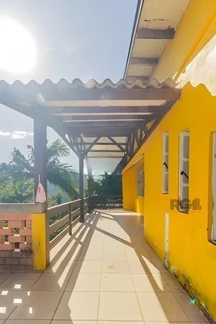 Imagem casa de 4 dormitórios, no bairro Lomba do Pinheiro