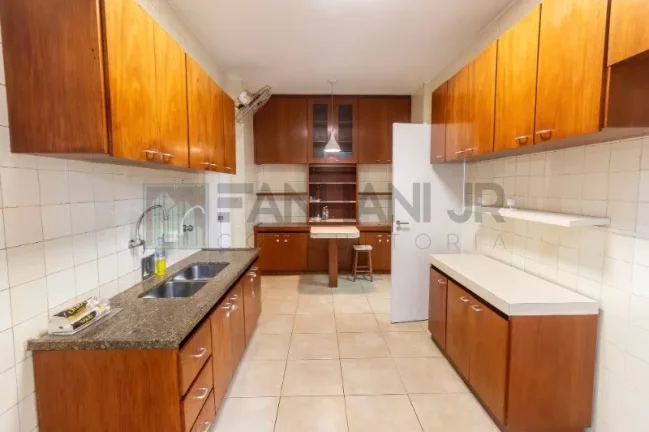 Imagem Imperdível: Apartamento para locação no Itaim Bibi, São Paulo-SP! 3 quartos, 1 suíte, 3 salas, 2 banheiros, 2 vagas de garagem e 160m² de área. Venha conferir!