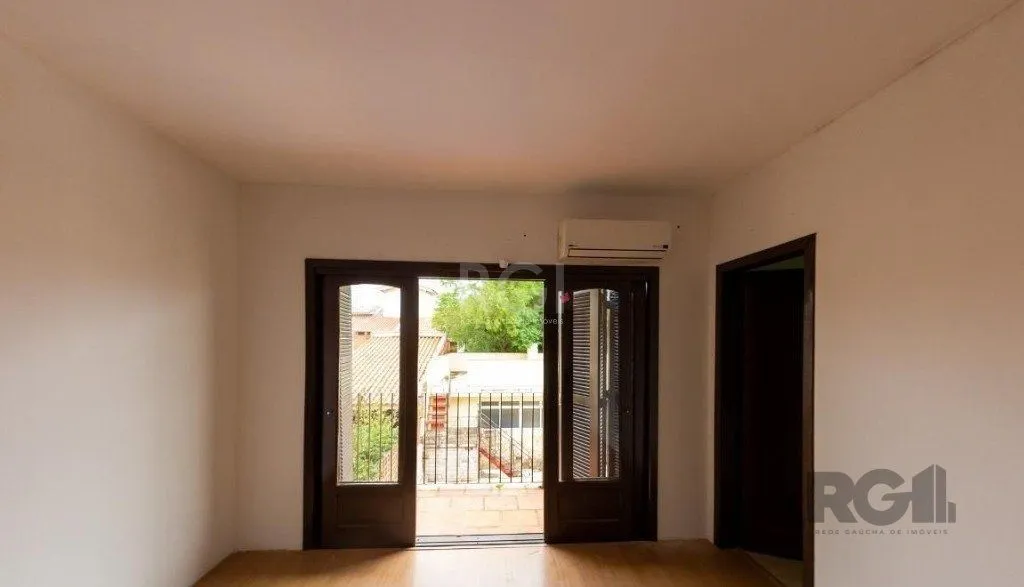 Imagem Casa para Venda - 450m², 4 dormitórios, sendo 3 suites, 5 vagas - Nonoai