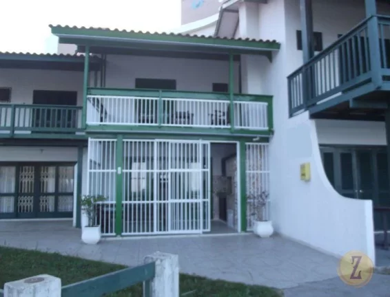 Imagem Sobrado na quadra do mar