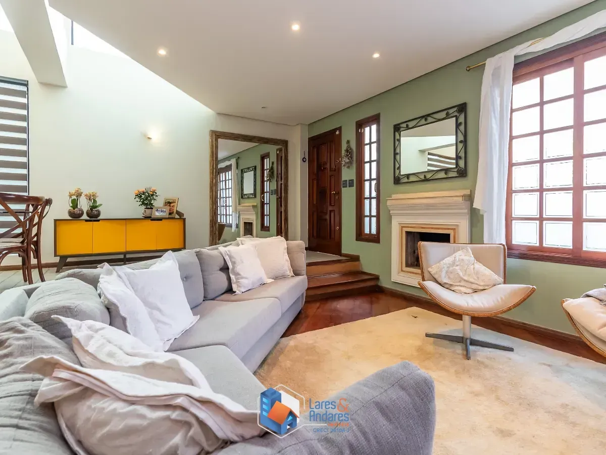Imagem Sobrado para venda em Saúde com 4 quartos, sendo 4 suítes, 220m²