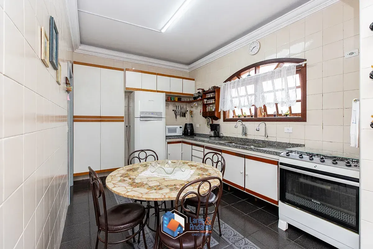 Imagem Sobrado para venda em Jardim Kioto com 7 quartos, sendo 2 suítes, 364m²
