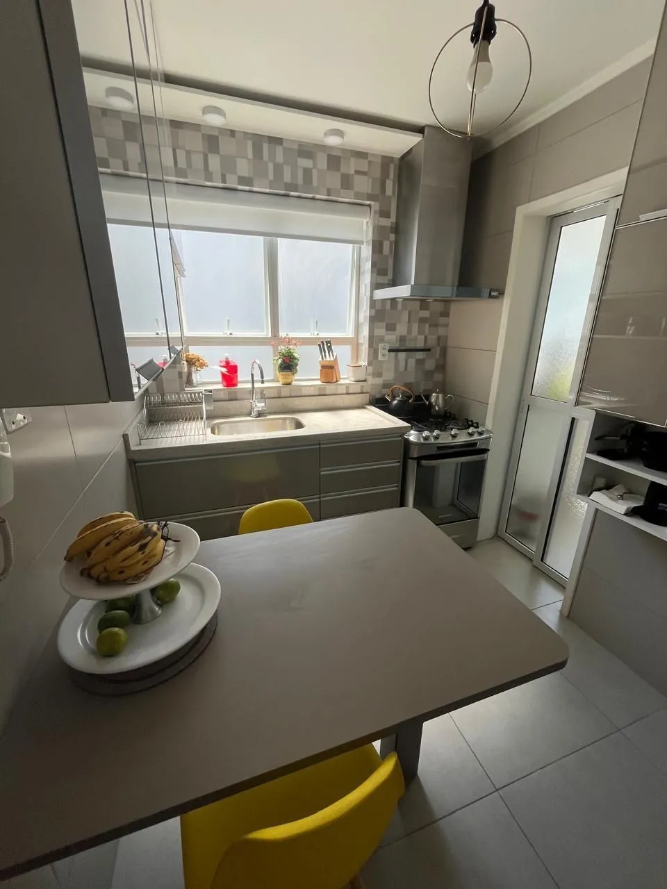 Imagem Apartamento de 2 quartos, 2 banheiros e 1 vaga de garagem no bairro Santana POA