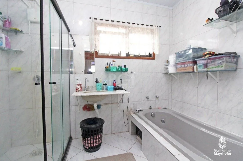 Imagem Casa para Venda - 220m², 2 dormitórios, sendo 2 suites, 3 vagas - Teresópolis