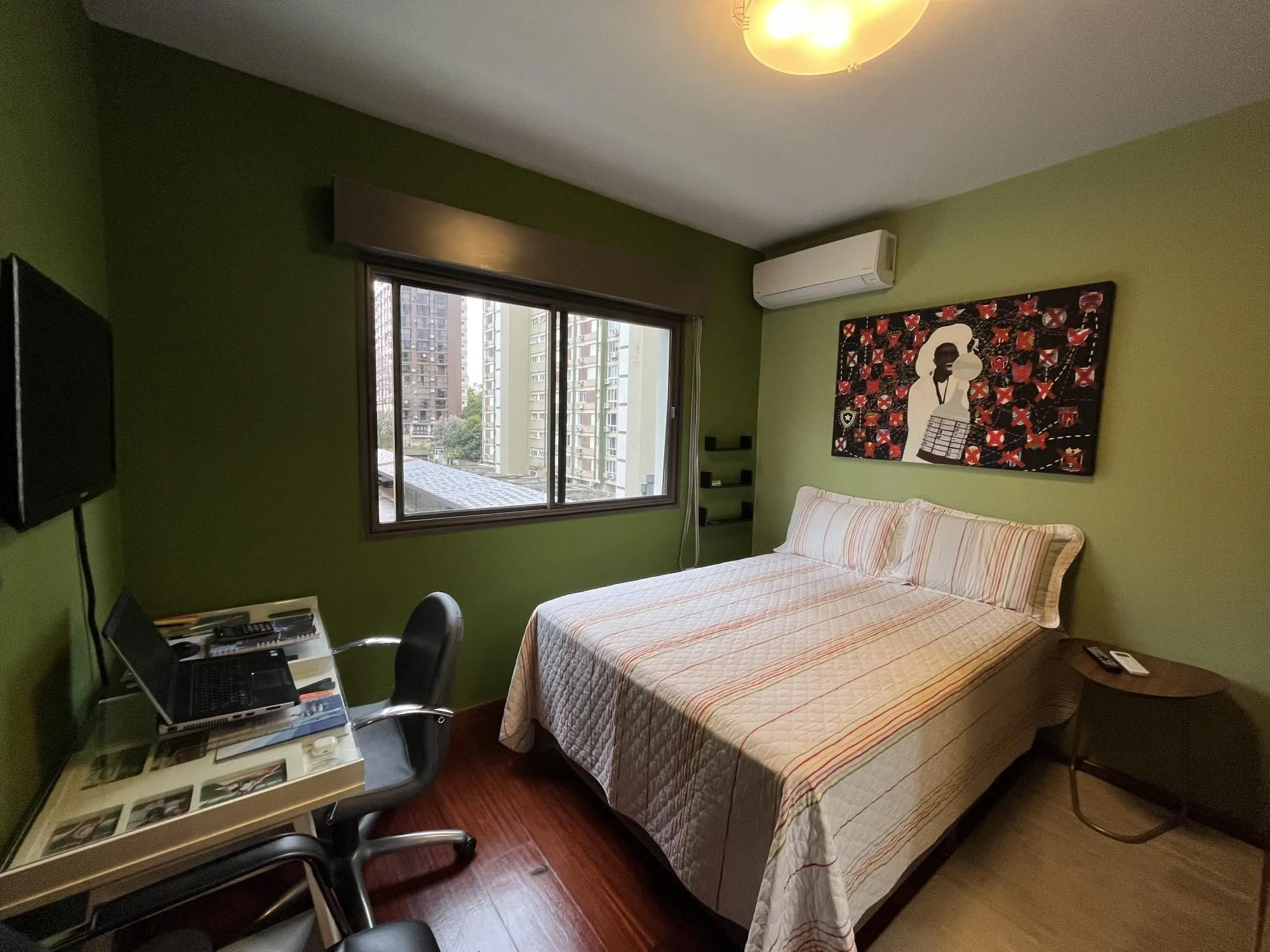 Imagem Apartamento de 2 quartos, suíte, churrasqueira, lareira e garagem Bela Vista POA