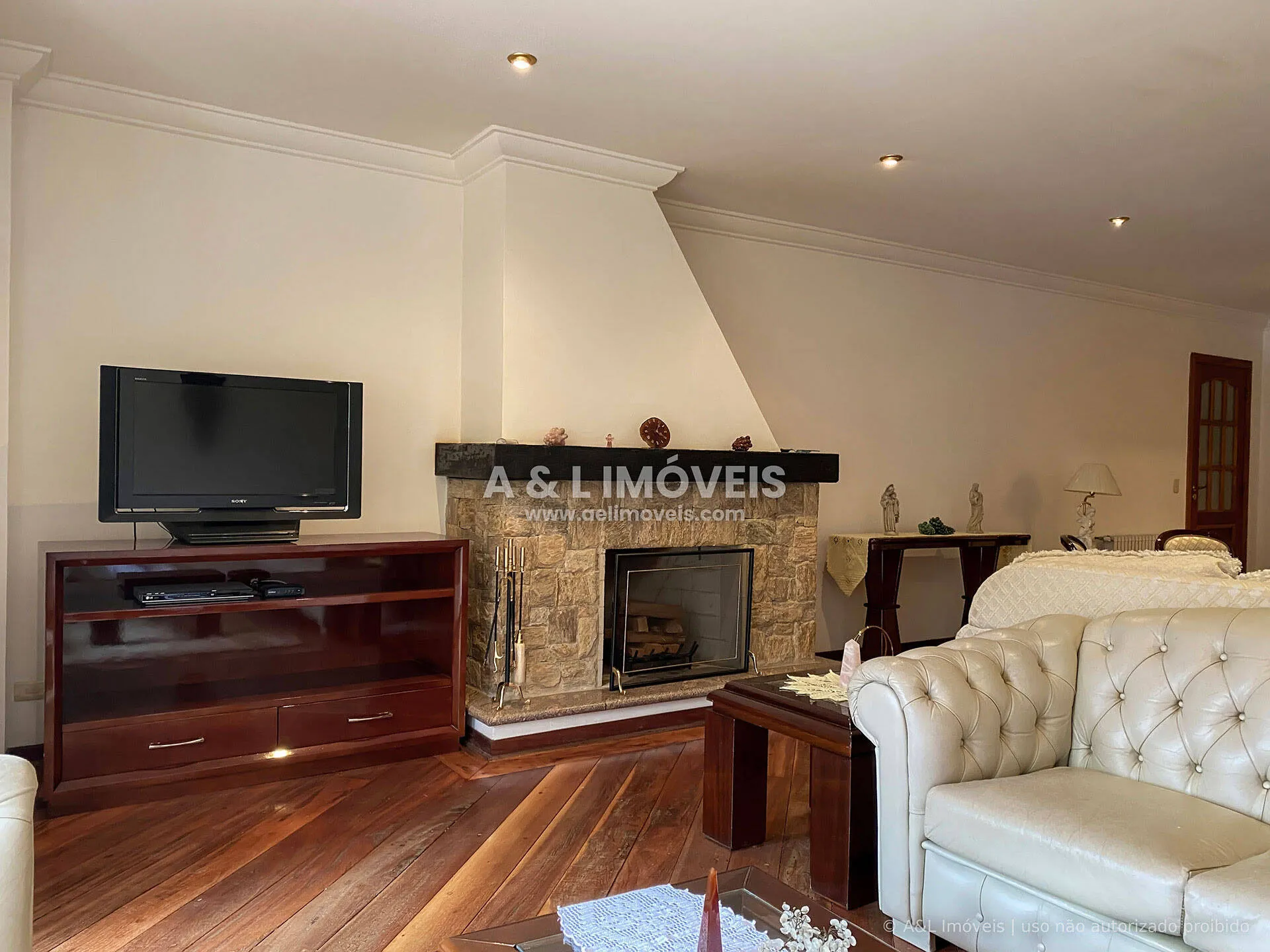 Imagem Apartamento próximo ao Capivari com 3 suítes e calefação