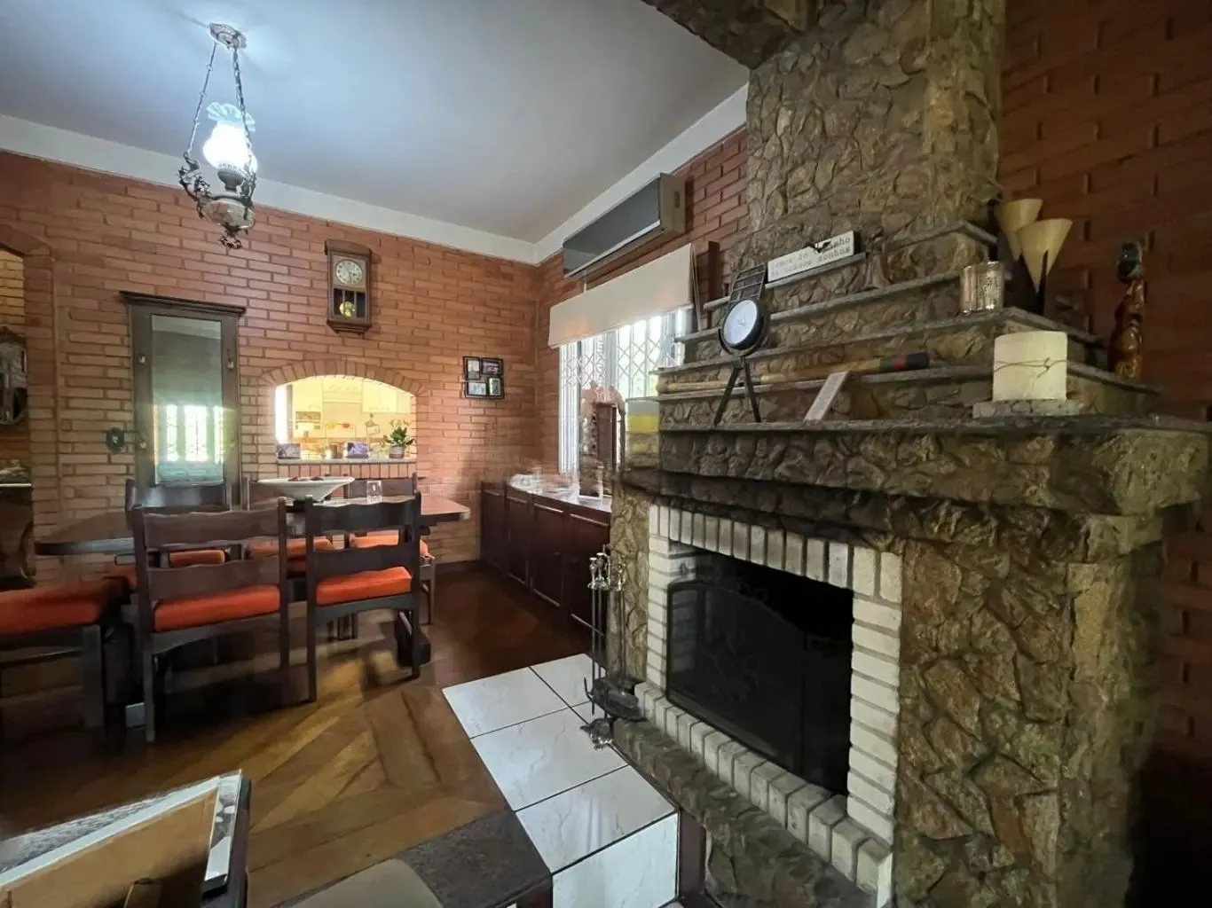 Imagem Casa com 4 quartos e 2 lareiras no bairro Belém Velho