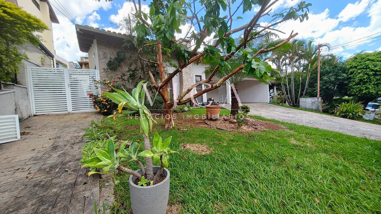 Imagem Casa a venda 220m² 3 dormitórios por R$ 1.850.000,00 - Alphaville/ SP