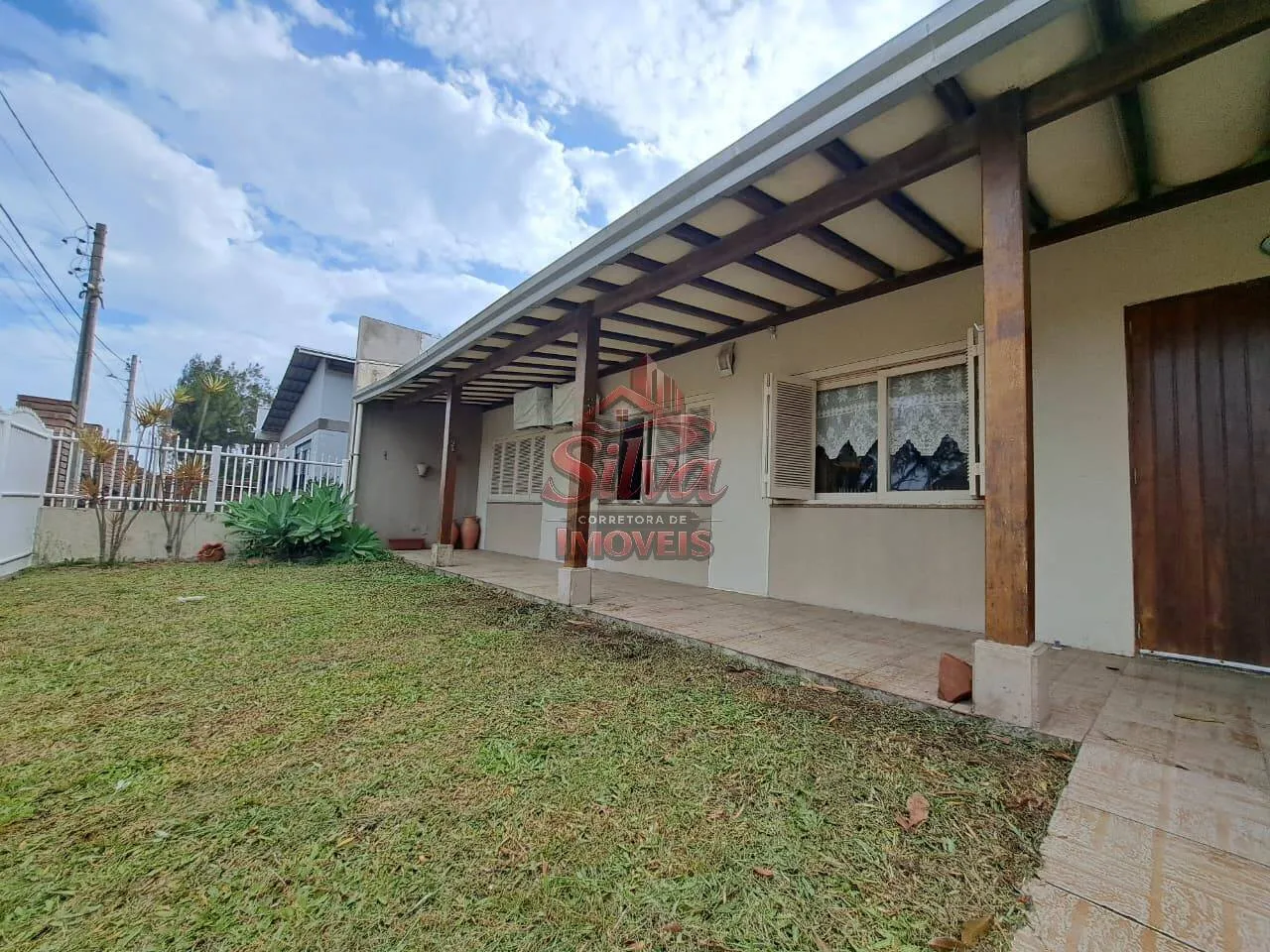 C1571| Casa 3 dormitórios com anexo a 75m do mar