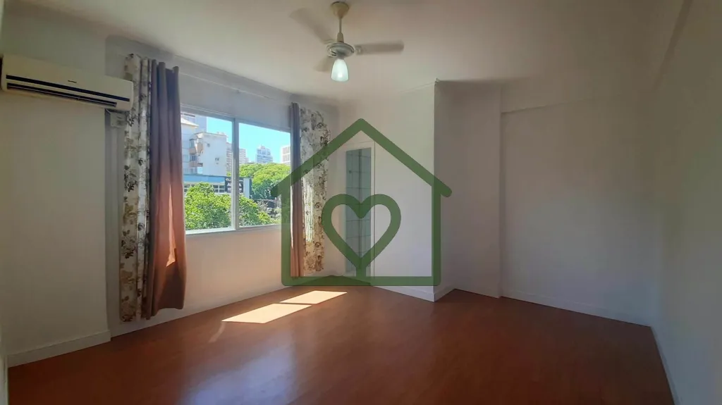 Imagem Apartamento de um dormitório à venda ou para alugar em Porto Alegre, com cozinha americana equipad...