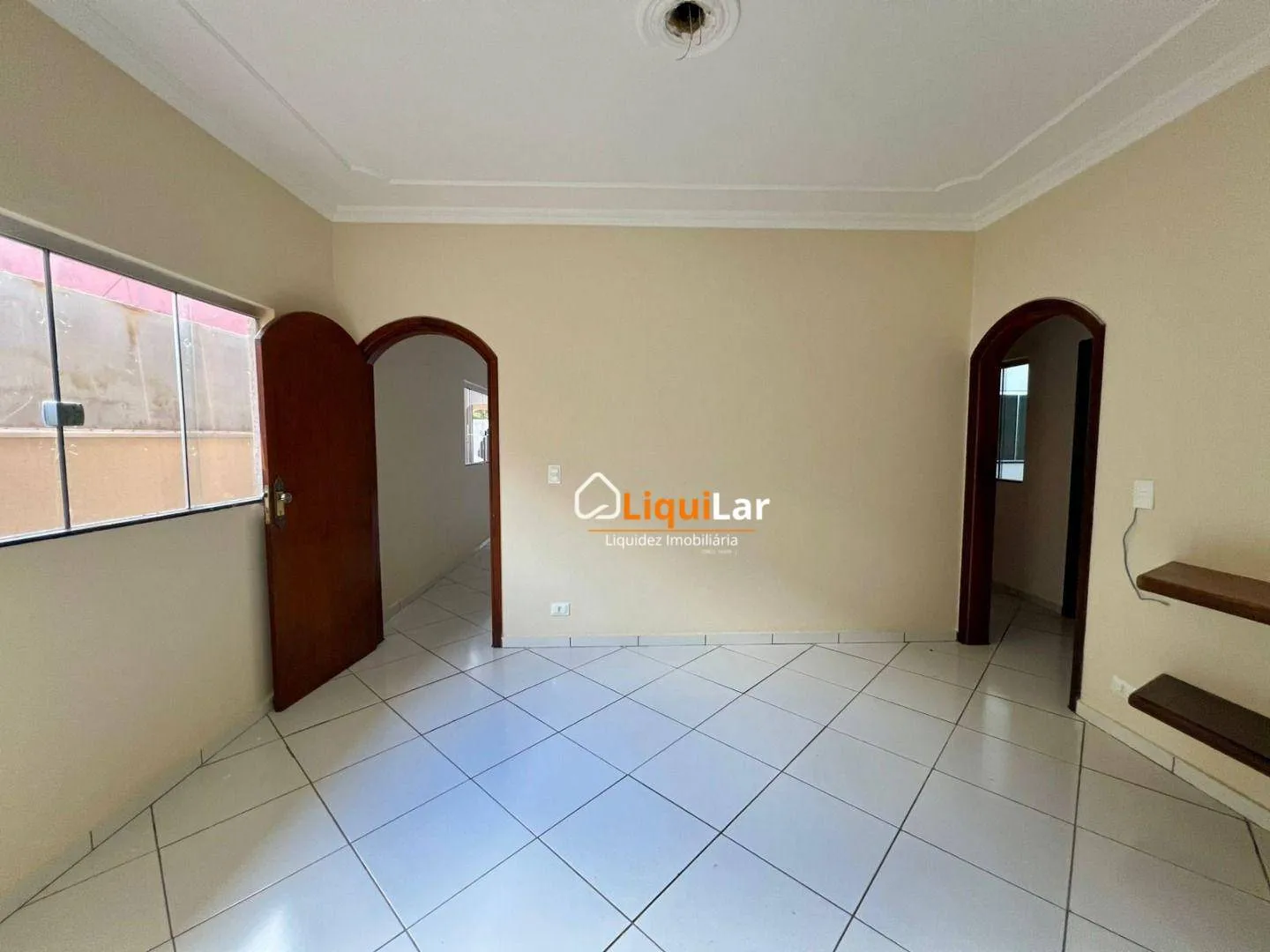 Imagem Imóvel Amplo com Dupla Aptidão Residencial ou Comercial em Terreno de 600 m² com Varanda Gourmet
