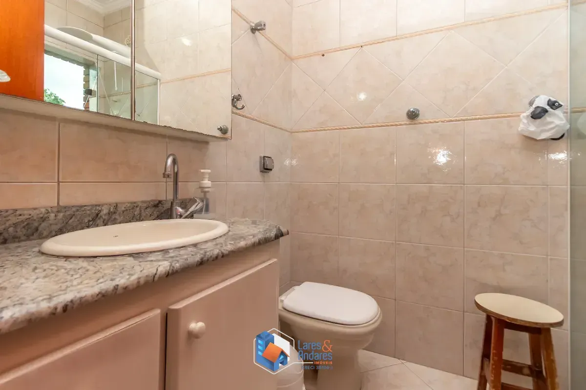 Imagem Sobrado para venda em Parque São Domingos com 3 quartos, sendo 3 suítes, 190m²