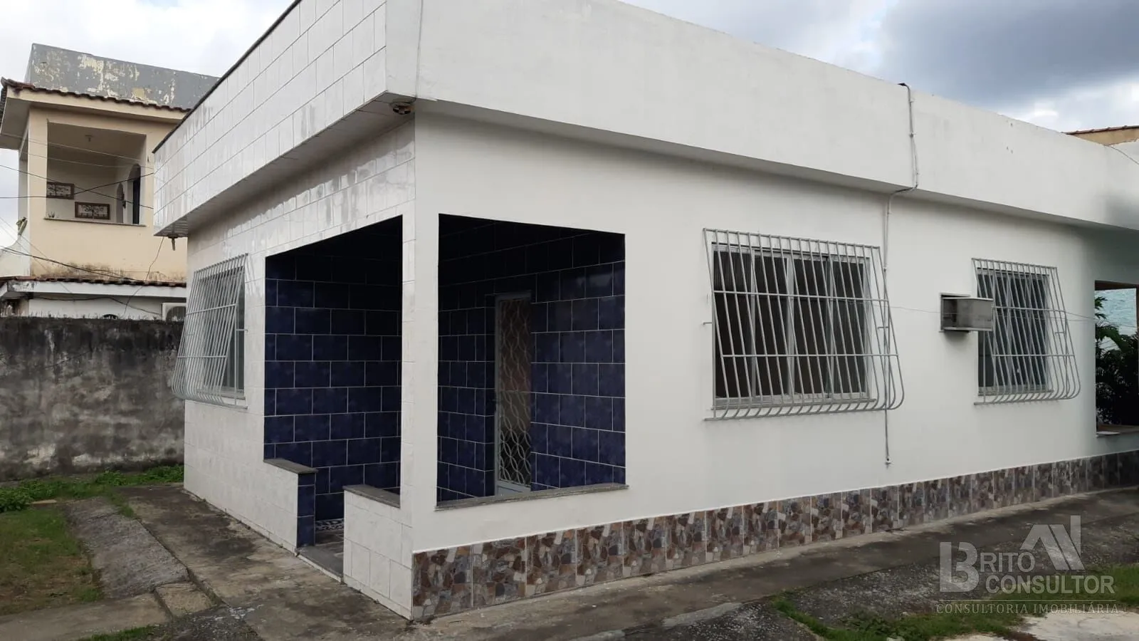 Imagem Casa com 2 Qts, Quintal, 3 Vagas ou mais, em Trindade, São Gonçalo/RJ