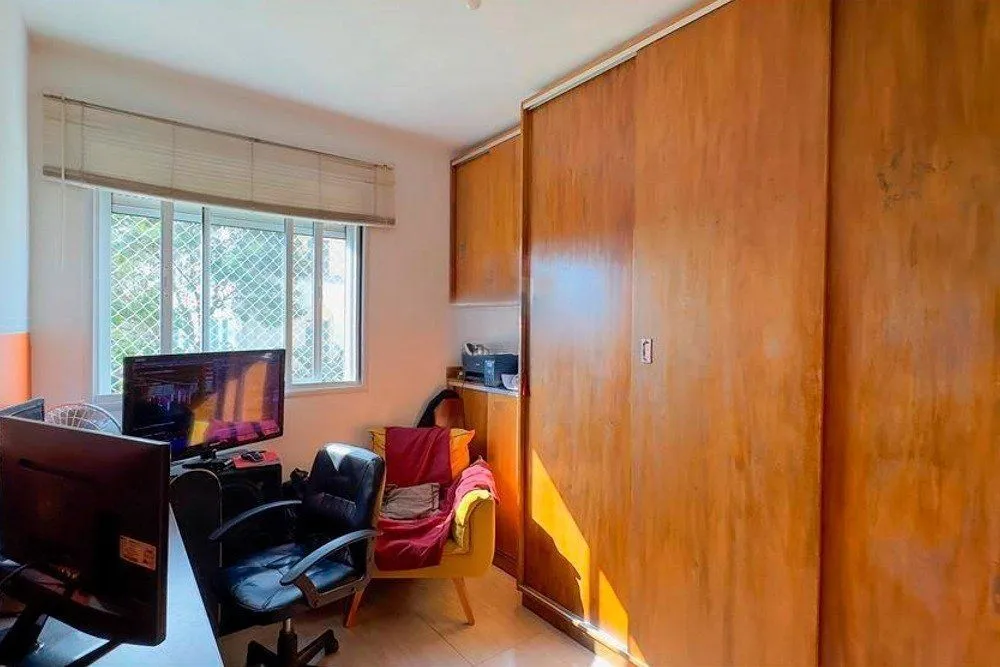 Imagem Apartamento de 3 dormitórios à venda no Bairro Teresópolis, Porto Alegre.