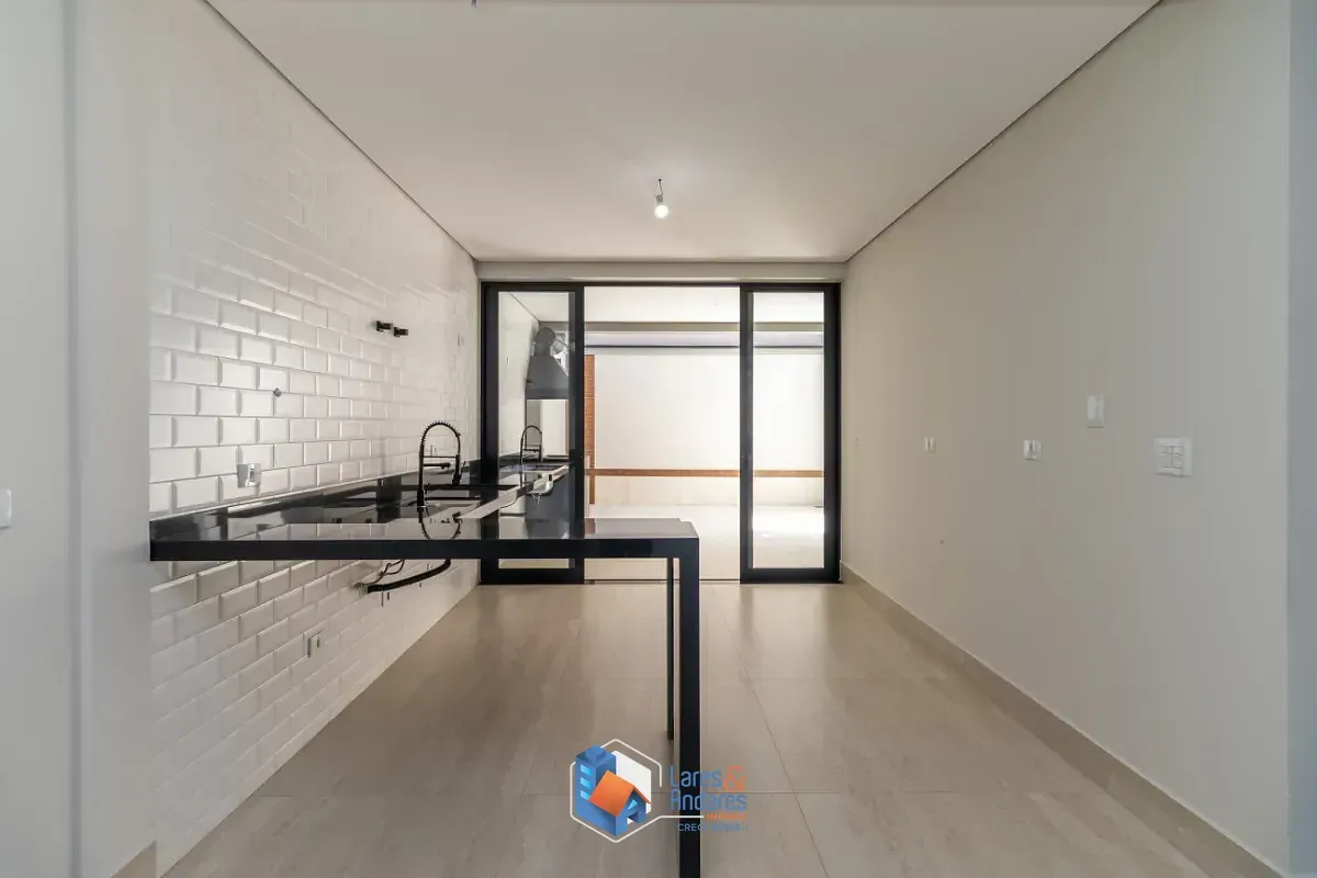 Imagem Sobrado para venda em Parque São Domingos com 3 quartos, sendo 3 suítes, 208m²