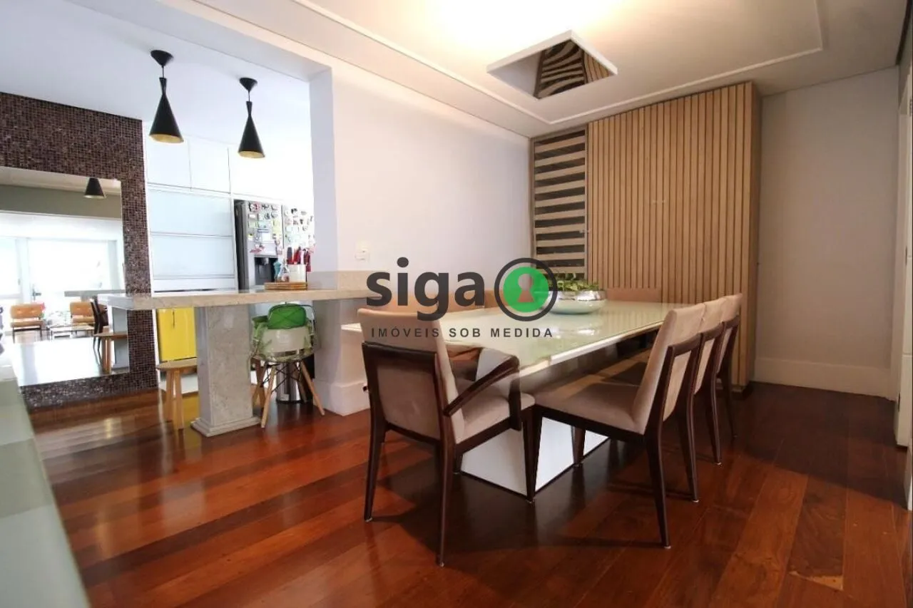 Imagem Apartamento sofisticado em Moema com reforma impecável e 2 vagas fixas.