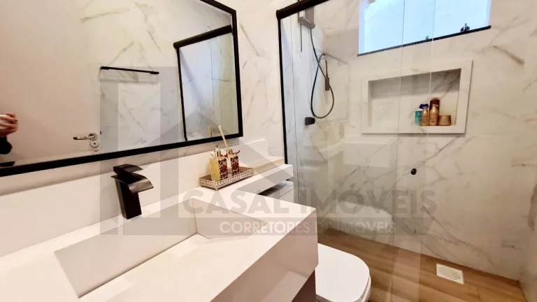 Imagem CASAL IMÓVEIS VENDE CASA CONJ ITORORO 3 SUÍTES + 2 VGS PORTEIRA FECHADA