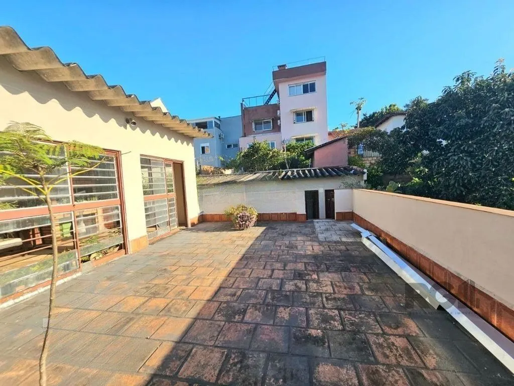 Imagem Casa 4 dormitórios no bairro Partenon