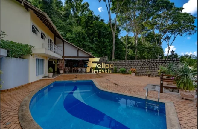 Foto do imóvel BELÍSSIMA CASA COM 04 QUARTOS, SENDO 03 SUÍTES, COM UMA LINDA PISCINA, À VENDA EM FRADINHOS, VITÓRIA/ES!