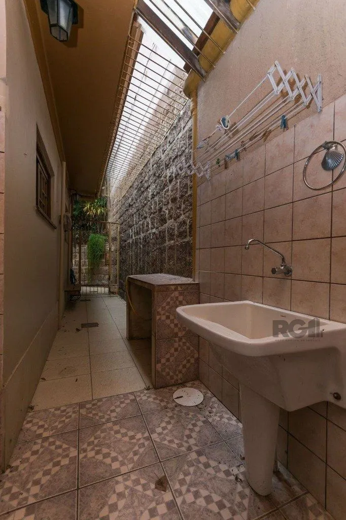 Imagem Excelente casa de 150m² com 3 dormitórios e 2 vagas.