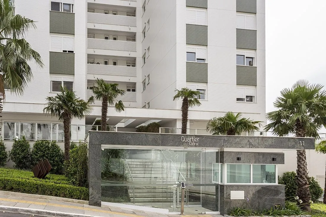 Imagem Apartamento à VENDA, com ótima planta de 137 m² privativos, 3 SUÍTES, 2 vagas, em um condominio com INFRAESTRUTURA DE RESORT, bairro RIO BRANCO.