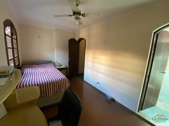 Imagem Linda Casa à venda com 330 m² com 04 Dormitórios em Embu-Guaçu/SP