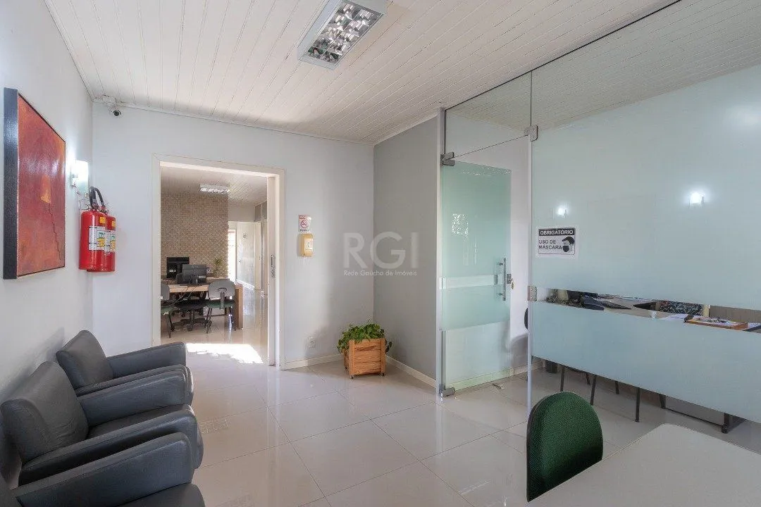 Imagem Casa para Venda - 199.62m², 5 dormitórios, 15 vagas - Tristeza