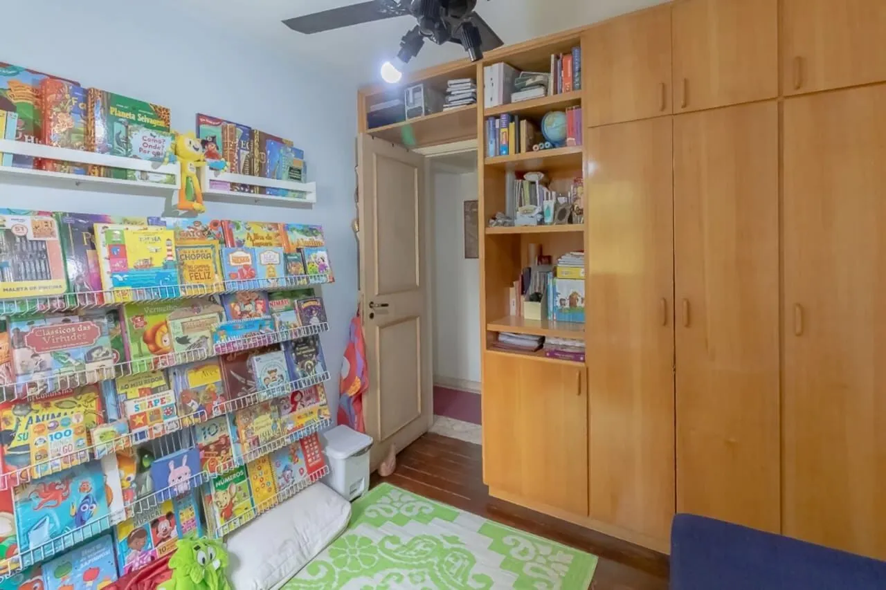 Imagem Apartamento com 4 dormitórios, 99 m² e 2 vagas em localização privilegiada.