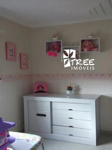 Imagem VENDA DE SOBRADO NO PARQUE SANTA TERESA, EM SANTA ISABEL/SP, 366m² com 4 quartos, suíte com planejados, cozinha, 04 salas e 03 vagas. CONSULTE-NOS.