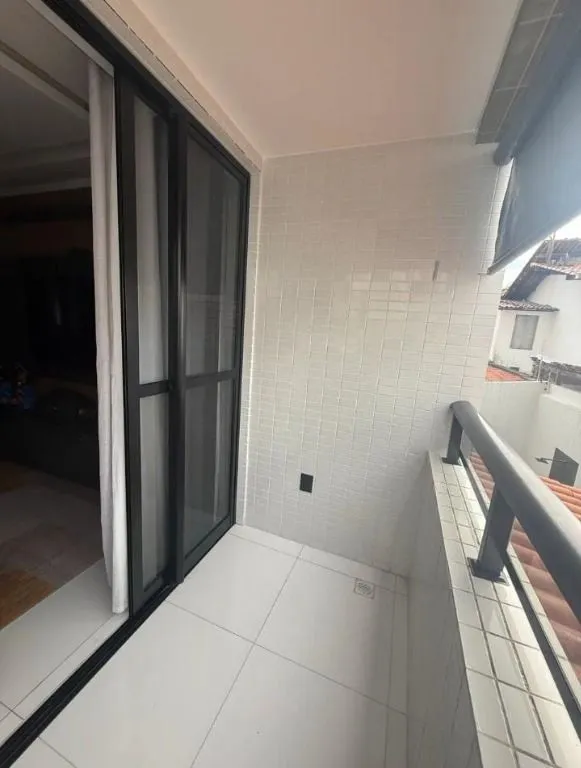 Imagem Apartamento mobiliado no Bessa, 3 quartos com suíte, climatizado, varanda, garagem e a apenas 200 metros da praia.